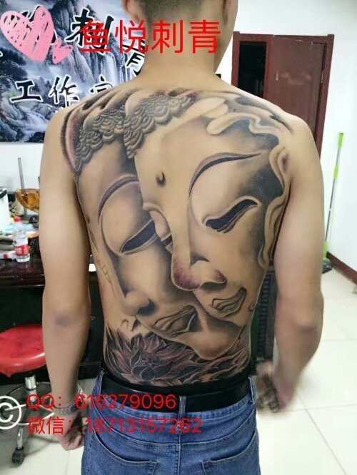 男子满背佛祖纹身图片