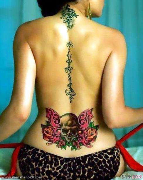 女性性感部位上诱人的纹身图案