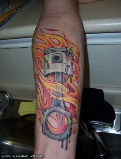 男性喜爱的代表激情燃烧与动力的活塞纹身图案
