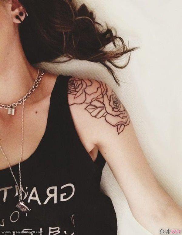 女性肩膀上多款漂亮的花朵纹身图案
