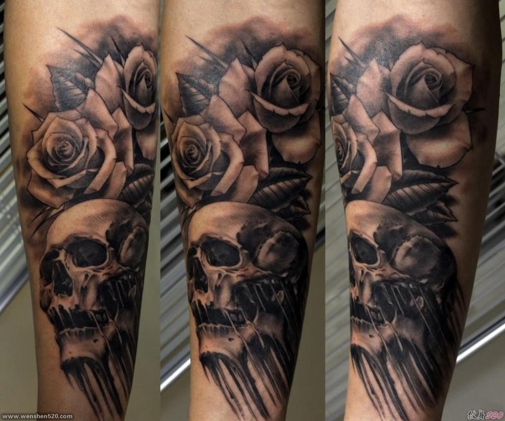 小臂上的黑灰色骷髅头玫瑰花纹身图片