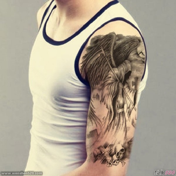 男性手大臂上帅气的死神纹身图案