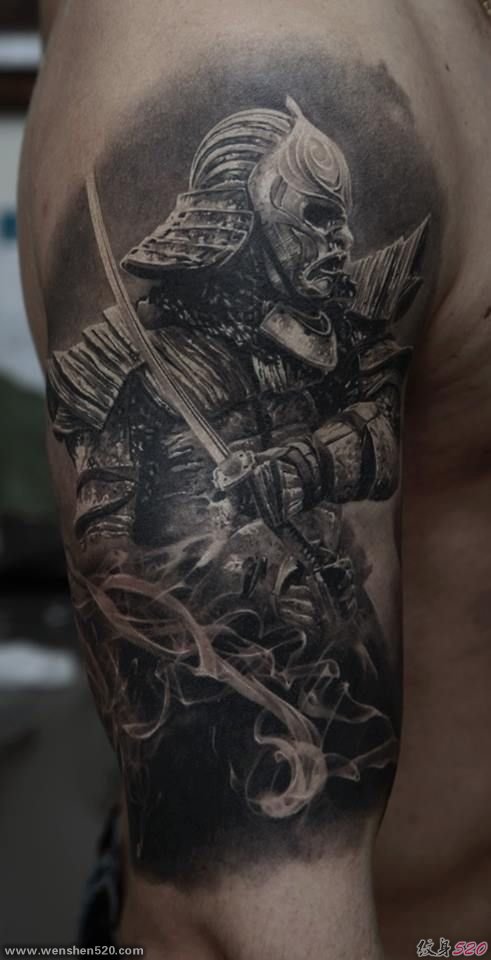 男性威猛的身披盔甲的勇士纹身图案