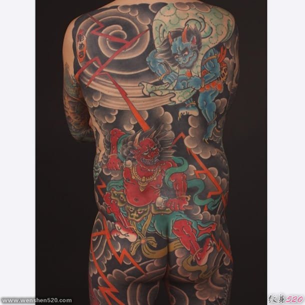 日本风格大面积满背紧身纹身图案来自罗德里戈