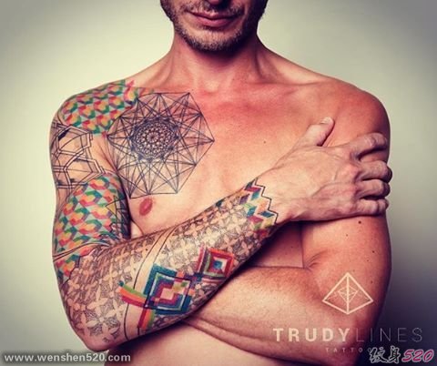 男性帅气的几何图形花臂纹身图案