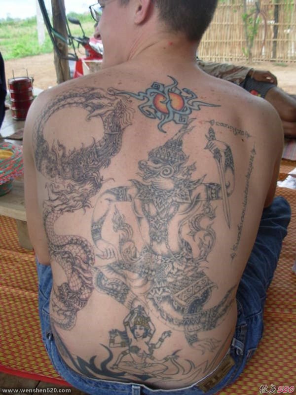 男人霸气的满背龙纹身图案