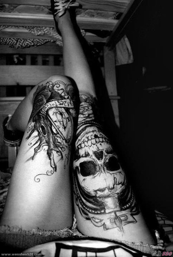 女性大腿上超性感的骷髅头纹身图案