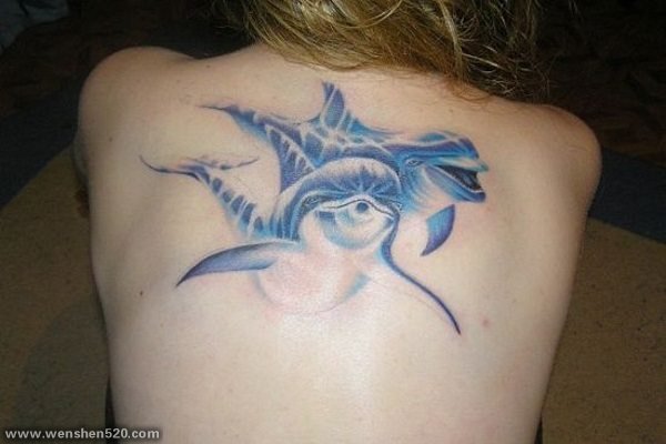 15款漂亮的海豚纹身图案
