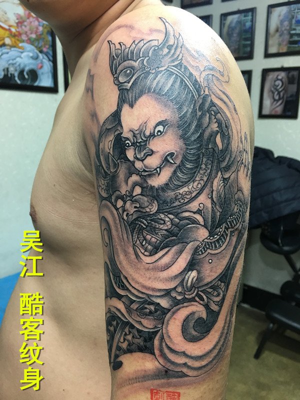 多款男性手臂纹身图案_吴江酷客纹身