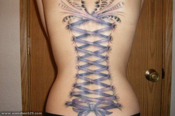 女性背部时尚前卫的背部紧身内衣设计纹身图案