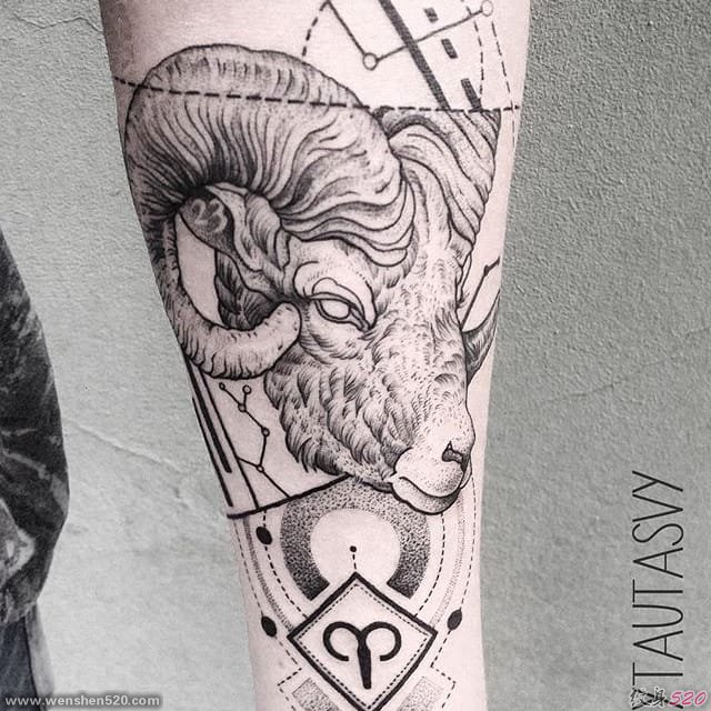 奇妙的黑色的几何点刺纹身图案