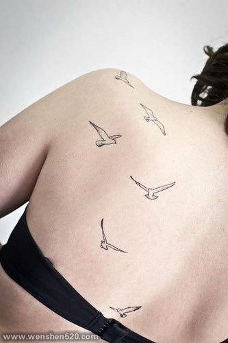 女性个性时尚的黑色小鸟儿纹身图案