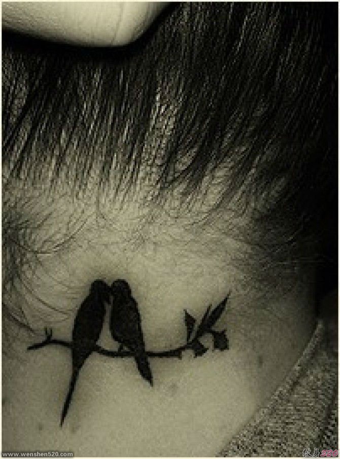 女性个性时尚的黑色小鸟儿纹身图案