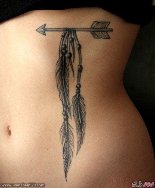 15款女性身上简单的弓箭纹身图案