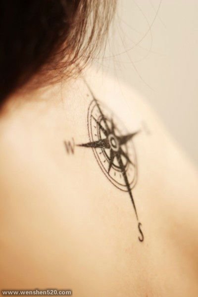 女孩脊椎骨线上清新漂亮的纹身图案