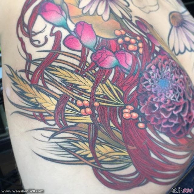 漂亮的水彩花卉来自于纹身师萨曼莎·福特