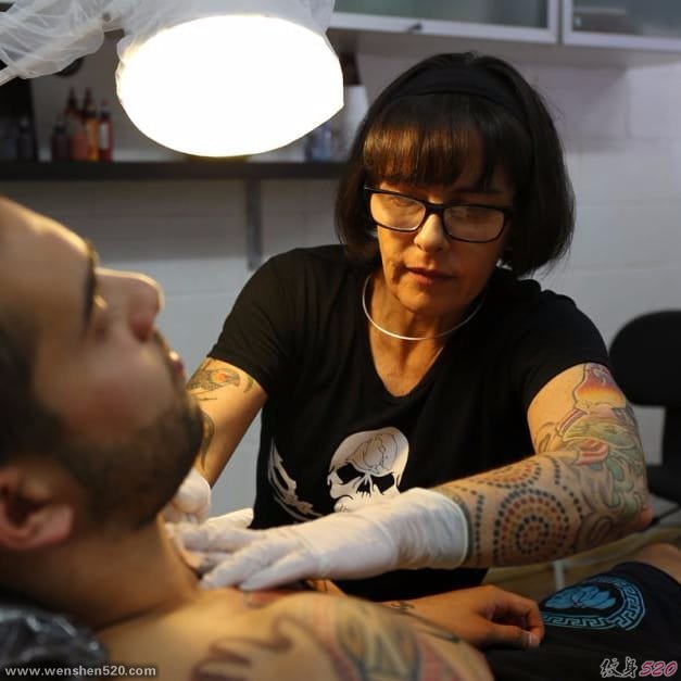 非常受启发的原始生物纹身图案来自于纹身师卢