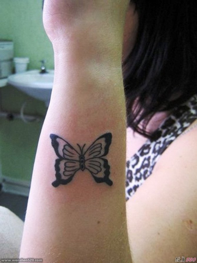 女性喜欢的漂亮的蝴蝶纹身图案
