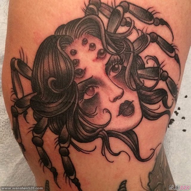 邪恶的女鬼面蜘蛛和蜘蛛网纹身图案