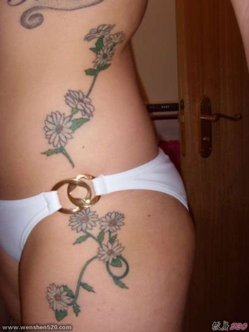 30多款女性身上漂亮的雏菊花纹身图案