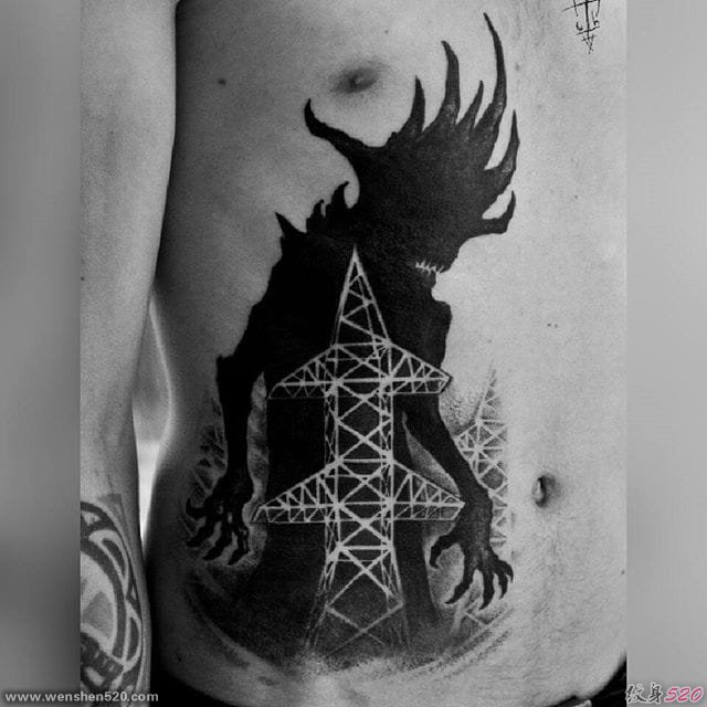 令人毛骨悚然的黑色生物和魔鬼纹身图案来自纹身师谢尔盖
