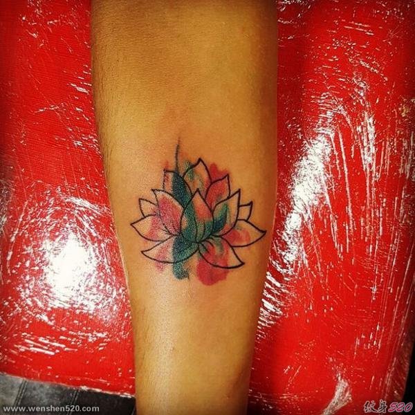 多款精致漂亮的莲花纹身图案