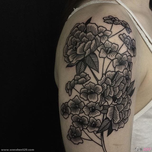 多款精致的纯手工黑线抽象纹身图案来自伊恩