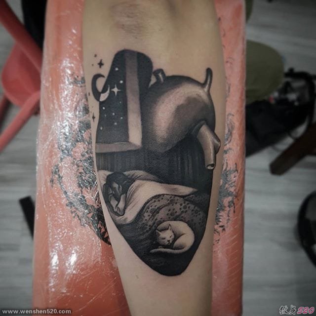 黑灰色场景机械心脏纹身图案来自于纹身师加布里