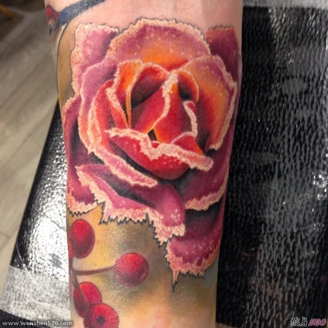 迷人的植物彩虹色花卉纹身图案来自于纹身师艾米