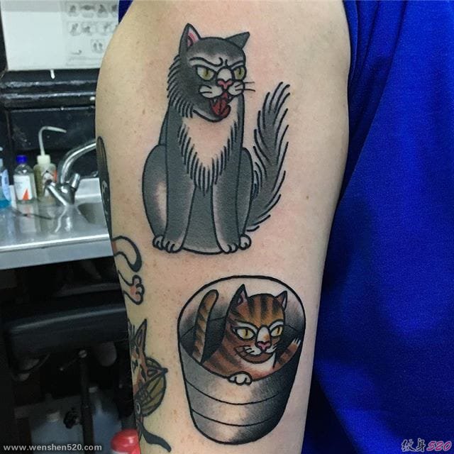 无与伦比的传统纹身小黑猫纹身图案