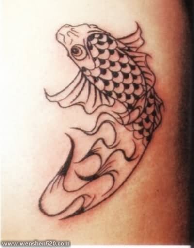 帅气的黑灰色锦鲤纹身图案