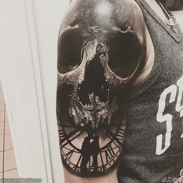 黑灰色现实风格恐怖的骷髅头纹身图案
