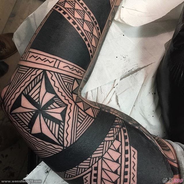 强大的波利尼西亚元素纹身袖子几何纹身图案