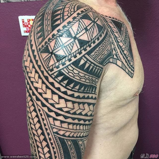 强大的波利尼西亚元素纹身袖子几何纹身图案