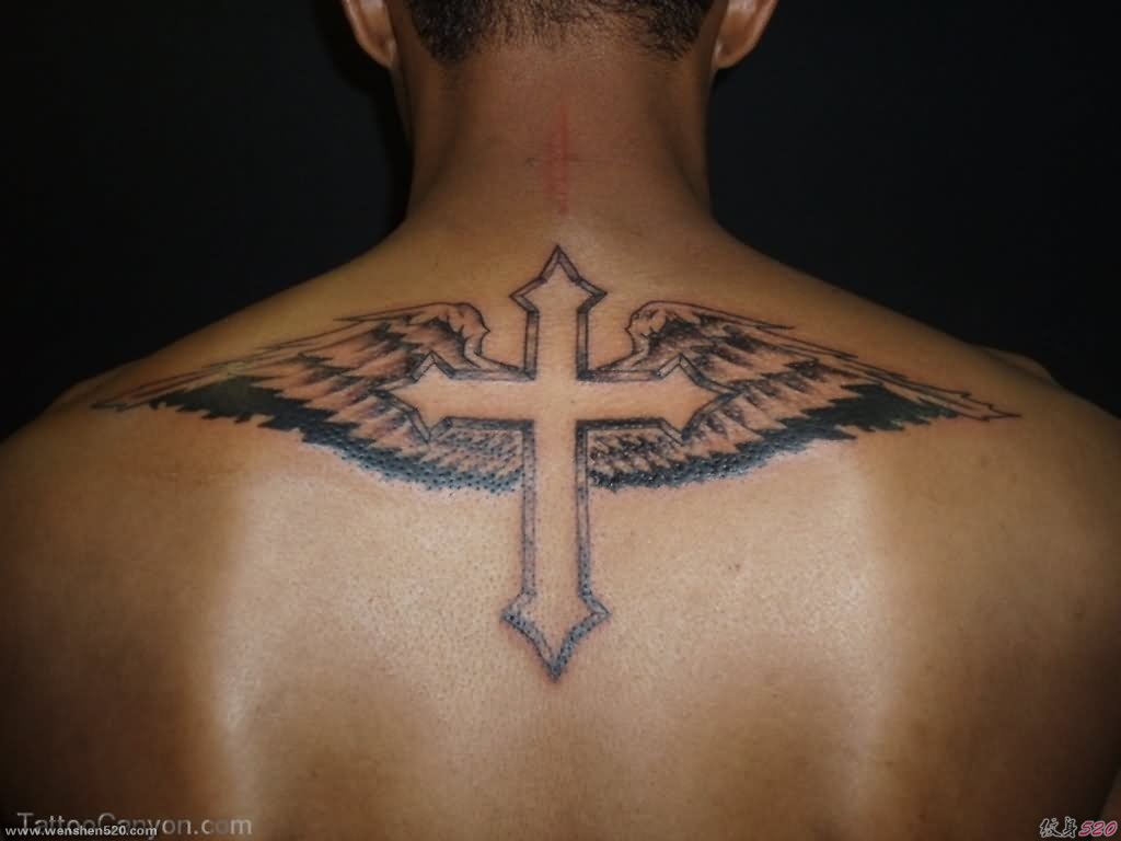 男性背上帅气的天使翅膀纹身图案