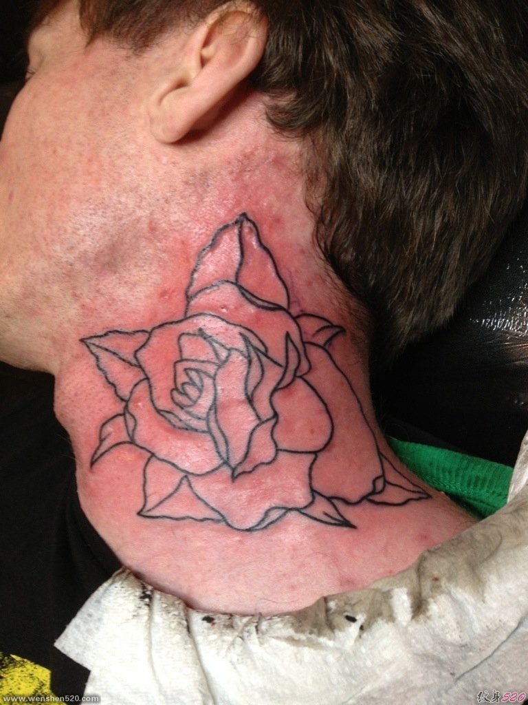 多款脖子上的夸张的大花朵纹身图案