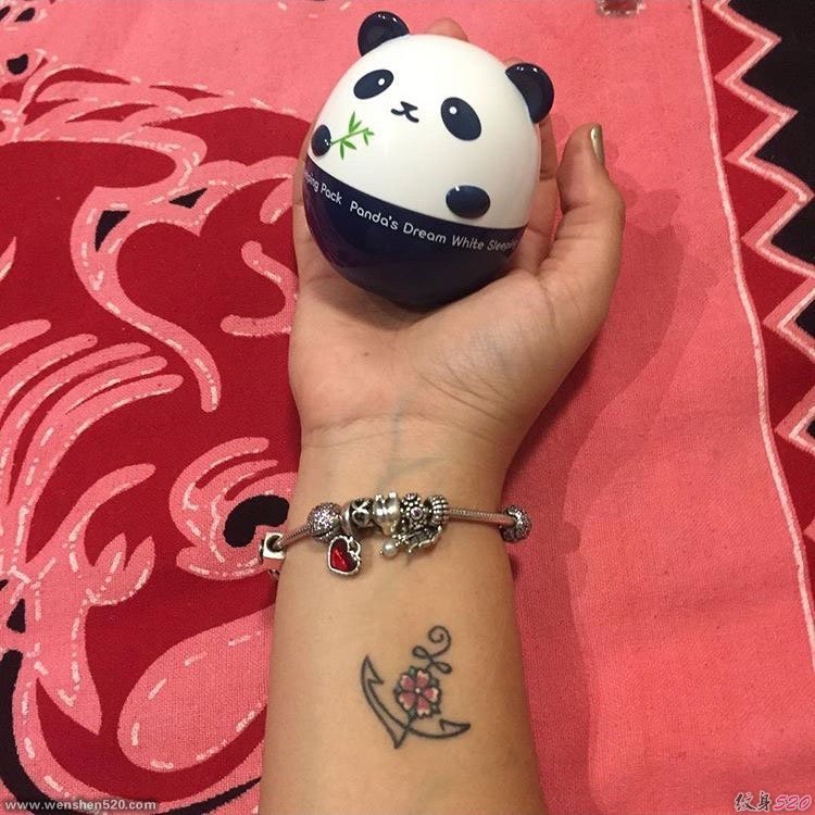 漂亮女孩钟情的小清新船锚纹身图案