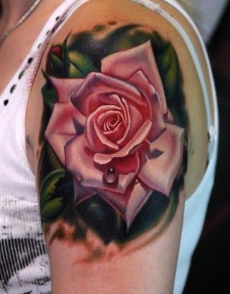 手臂看的绚丽的玫瑰纹身