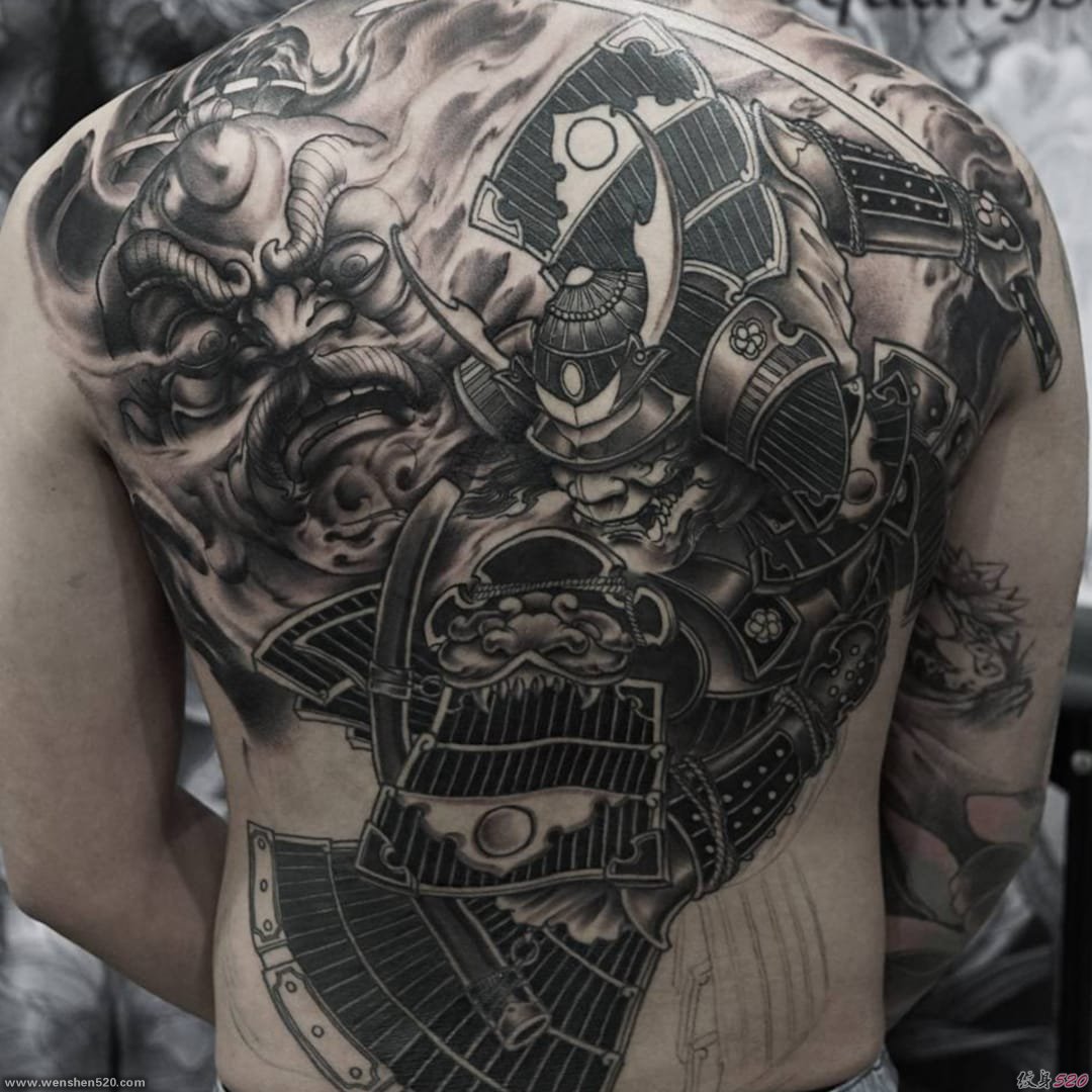 男性超霸气的大面积纹身图案