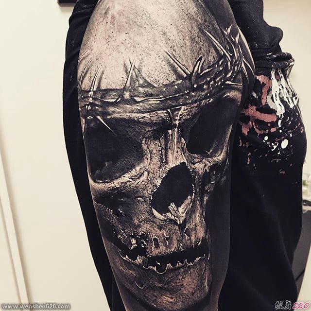 超现实主义的杰作纹身图案来自纹身师桑德里