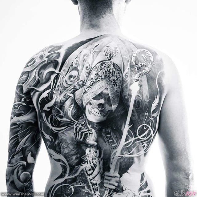 黑灰色大规模的现实主义纹身神话人物纹身图案