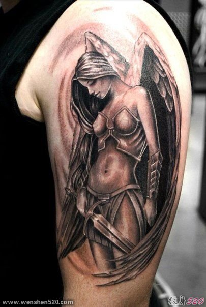 手大臂膀上超帅气的天使纹身图案