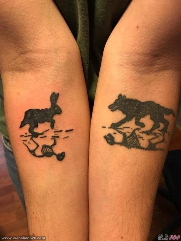 左右手臂内侧黑色长耳朵兔子纹身狼纹身图片