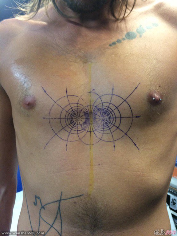 男性胸部电磁场线条几何纹身图片
