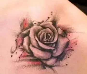 玫瑰纹身，后肌玫瑰纹身，兴化纹身店，兴化最好的纹身店，远航纹身