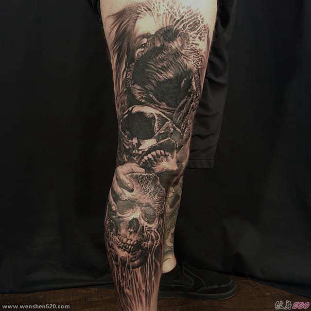 男性喜爱的黑灰色大胆花腿纹身时尚花臂纹身图案