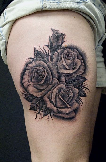大腿部漂亮的玫瑰纹身