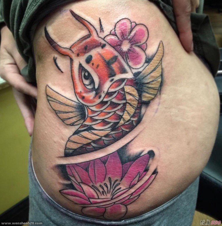 彩色泼墨纹身荷花鱼纹身动物图案纹身