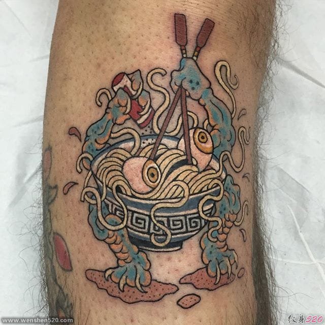 疯狂的彩色拉面和奇怪的海洋小动物食物纹身图案