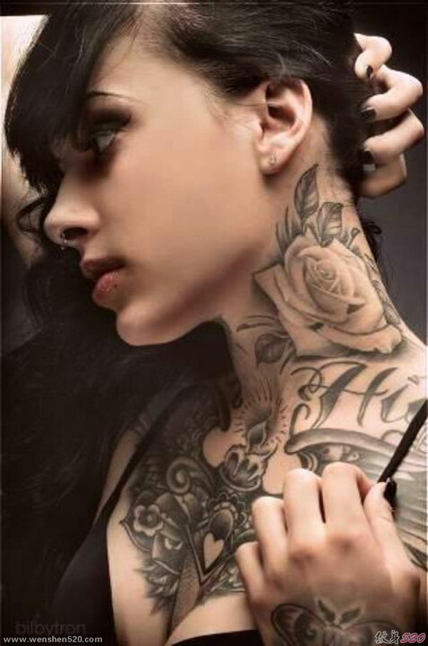 美丽女性侧脖子上个性漂亮的纹身图案